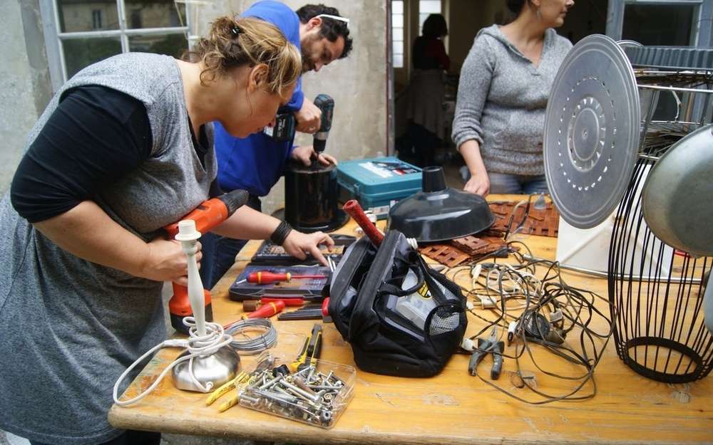 ateliers pour transformer des objets non utiliser en pièce de meilleur qualité.